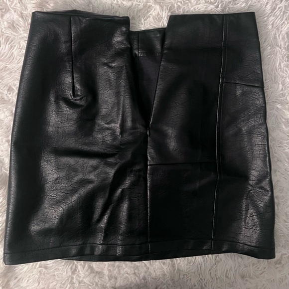 SHEIN Black Faux Leather Mini Skirt - Picture 9 of 11